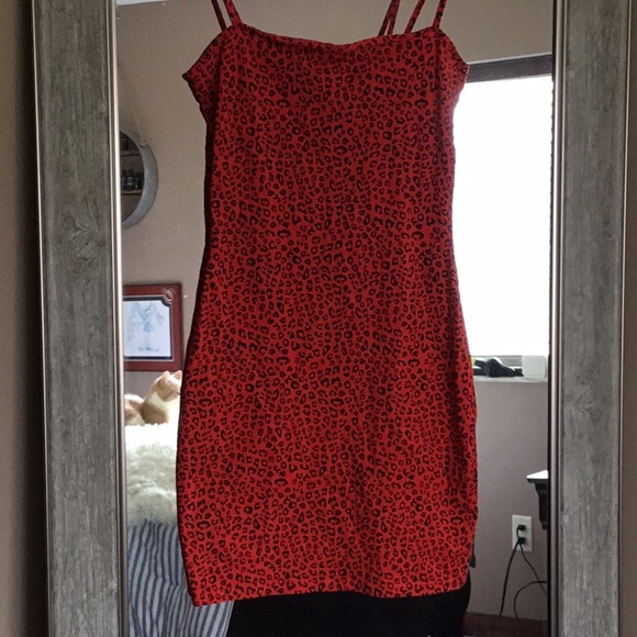 H&M Dresses & Skirts - H&M Red Leopard Print Dress ❤️🖤❤️🐆